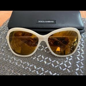 DOLCE AND GABANNA SUN GLASSES